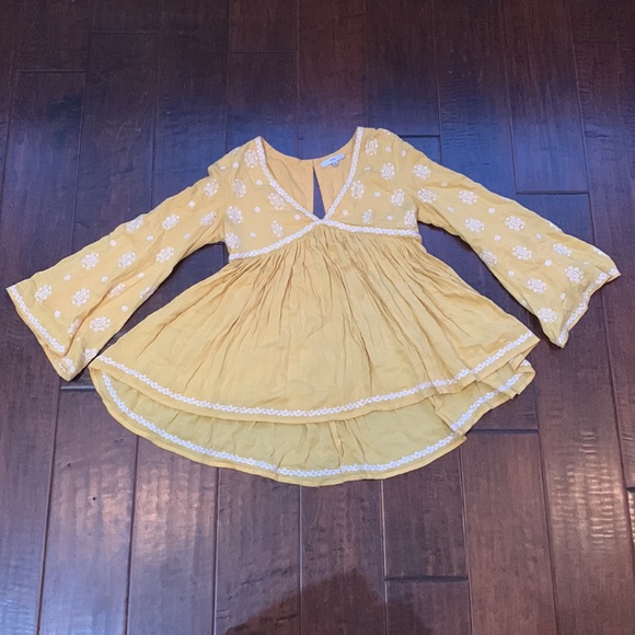 EUC Yellow White Fate Embroidered Boho Blouse Top Shirt Bell Sleeves XS - Picture 3 of 9